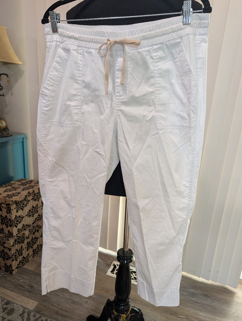 Land N' Sea White Tie Waist Capri Pant